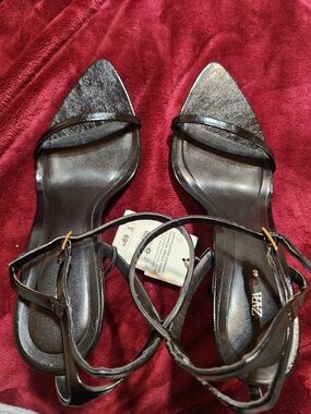 Zara Black Pointed-Strap Low-Heel Sandals